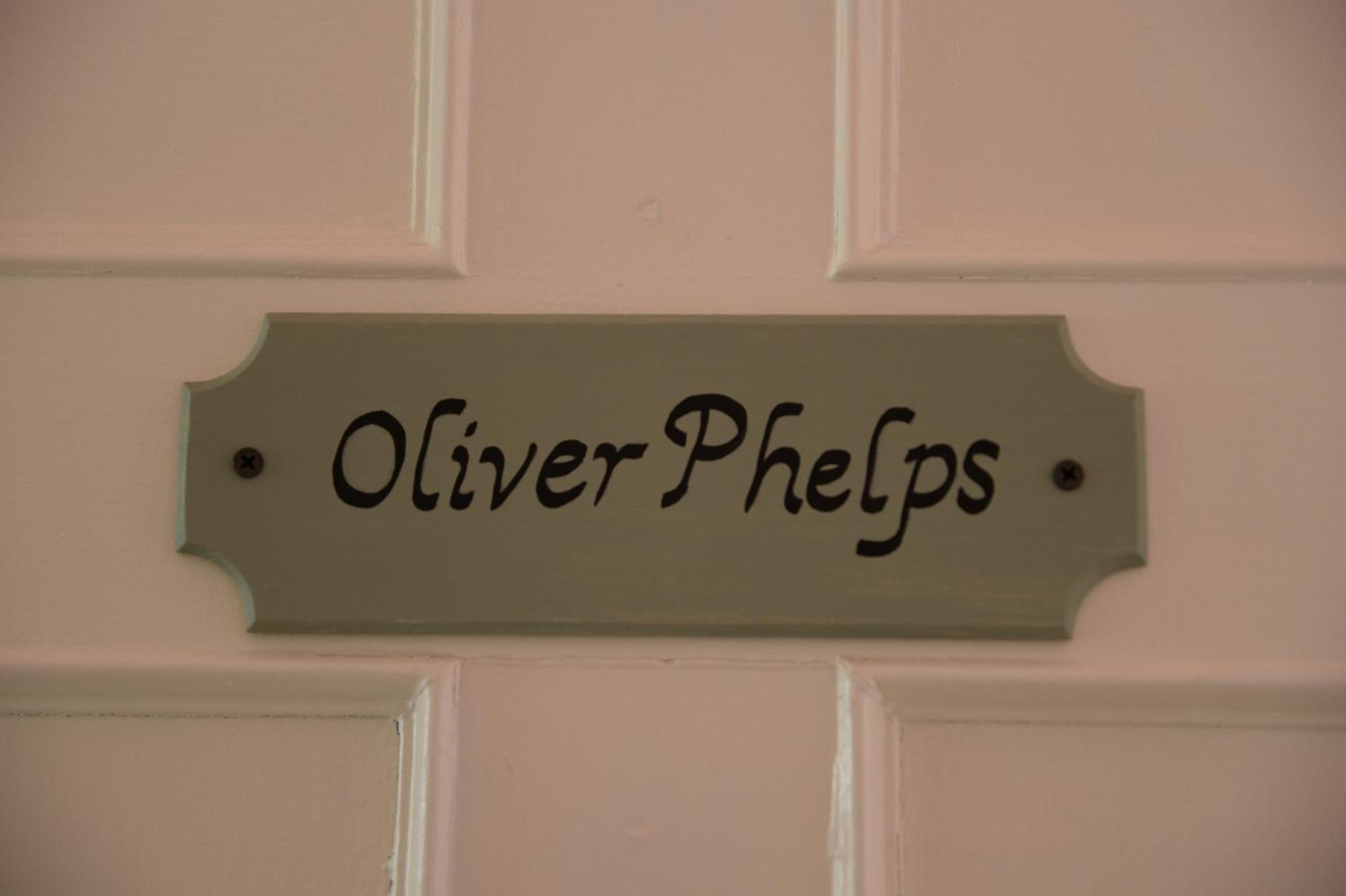 The At Oliver Phelps Couette-café 2*