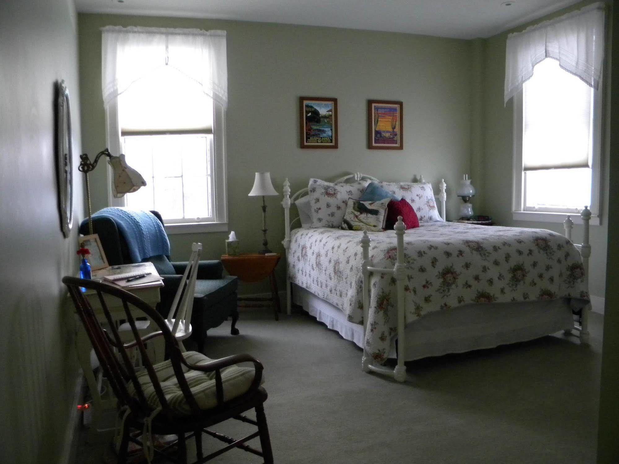 The At Oliver Phelps Couette-café 2*