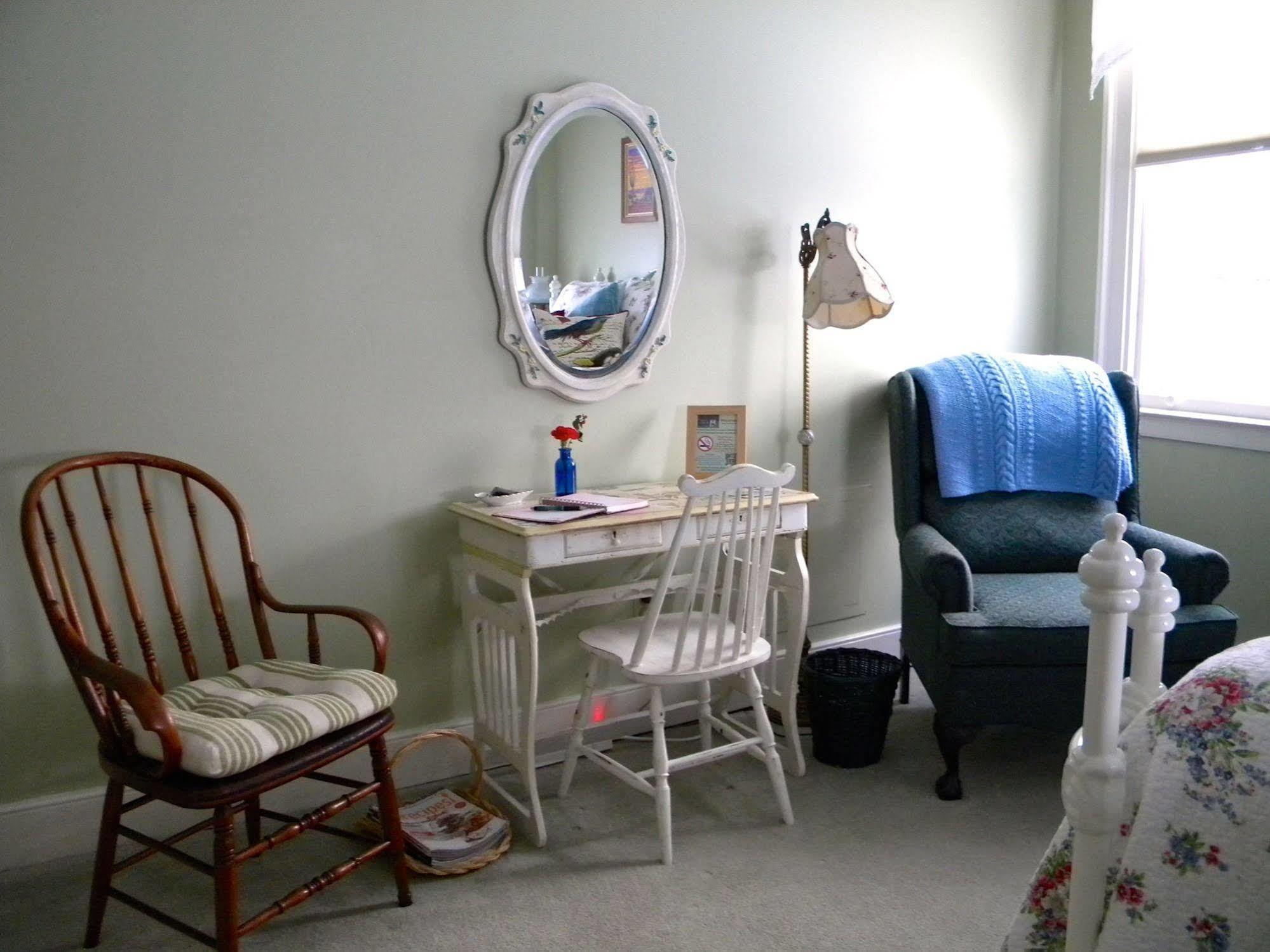 The At Oliver Phelps Couette-café Canandaigua