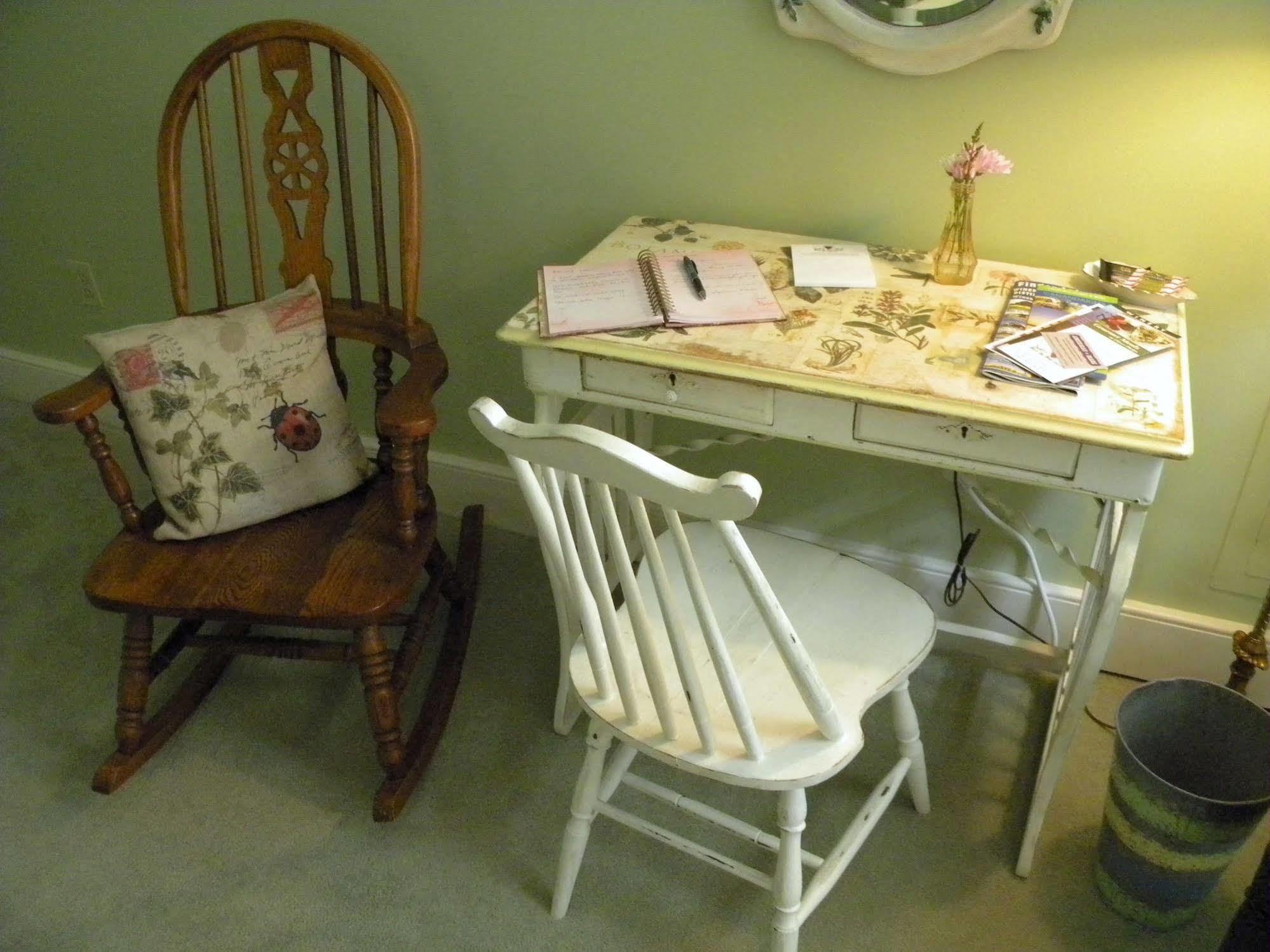 The At Oliver Phelps Couette-café